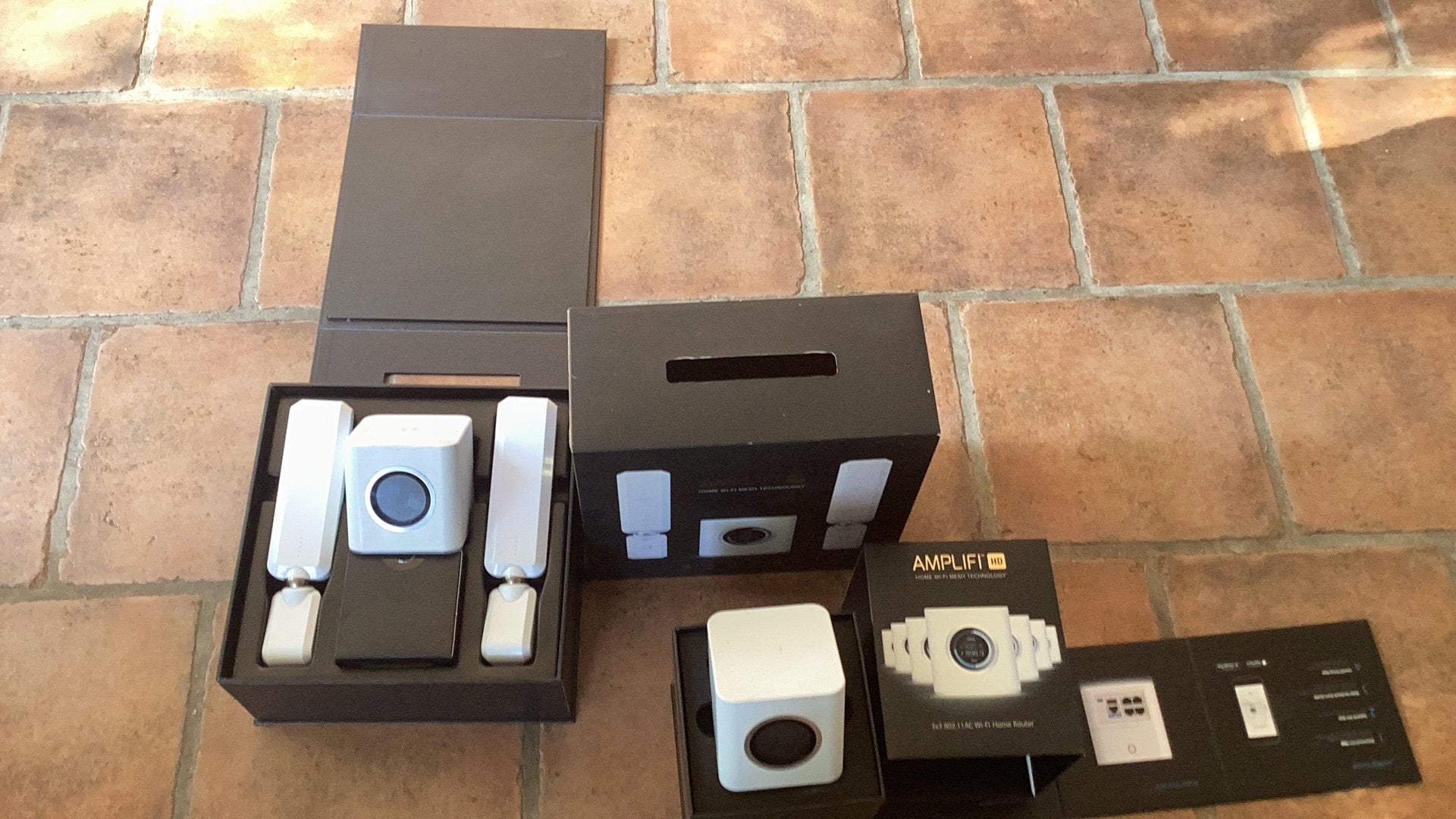 Amplifi hd router, 1 x , plus 2 extra mesh points, ubiquiti, Ophalen of Verzenden, Gebruikt