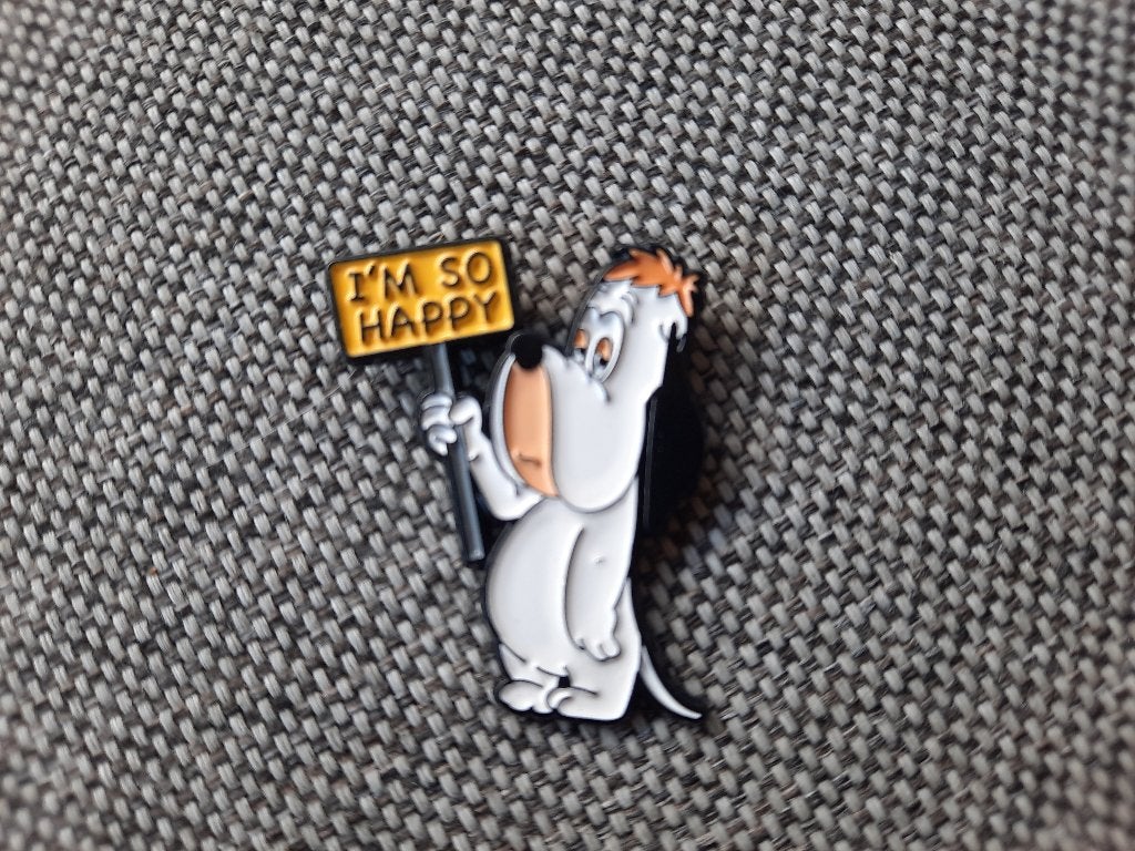 1 pin van Droopy met de tekst - I'm so happy - te koop, Ophalen of Verzenden, Nieuw, Overige onderwerpen, Speldje of Pin
