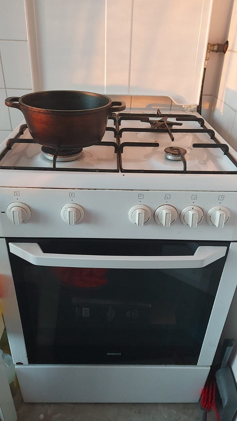 Beko gasfornuis met oven - Gebruikt, Witgoed en Apparatuur, Fornuizen, Ophalen, Gebruikt, 4 kookzones, Gas