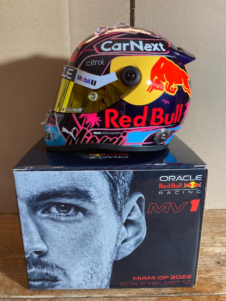 ✅ Max Verstappen 1:2 helm 2022 Miami Fanshop Red Bull RB18, Verzamelen, Ophalen of Verzenden, Nieuw, Formule 1