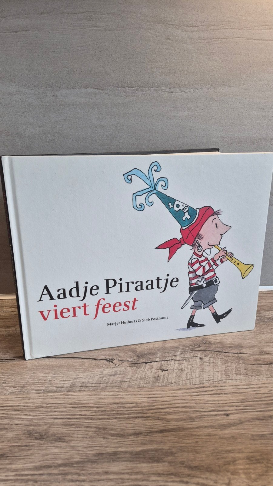Aadje Piraatje viert feest - Kinderboek, Ophalen of Verzenden, Zo goed als nieuw, Marjet Huiberts & Sieb Posthuma, Fictie algemeen