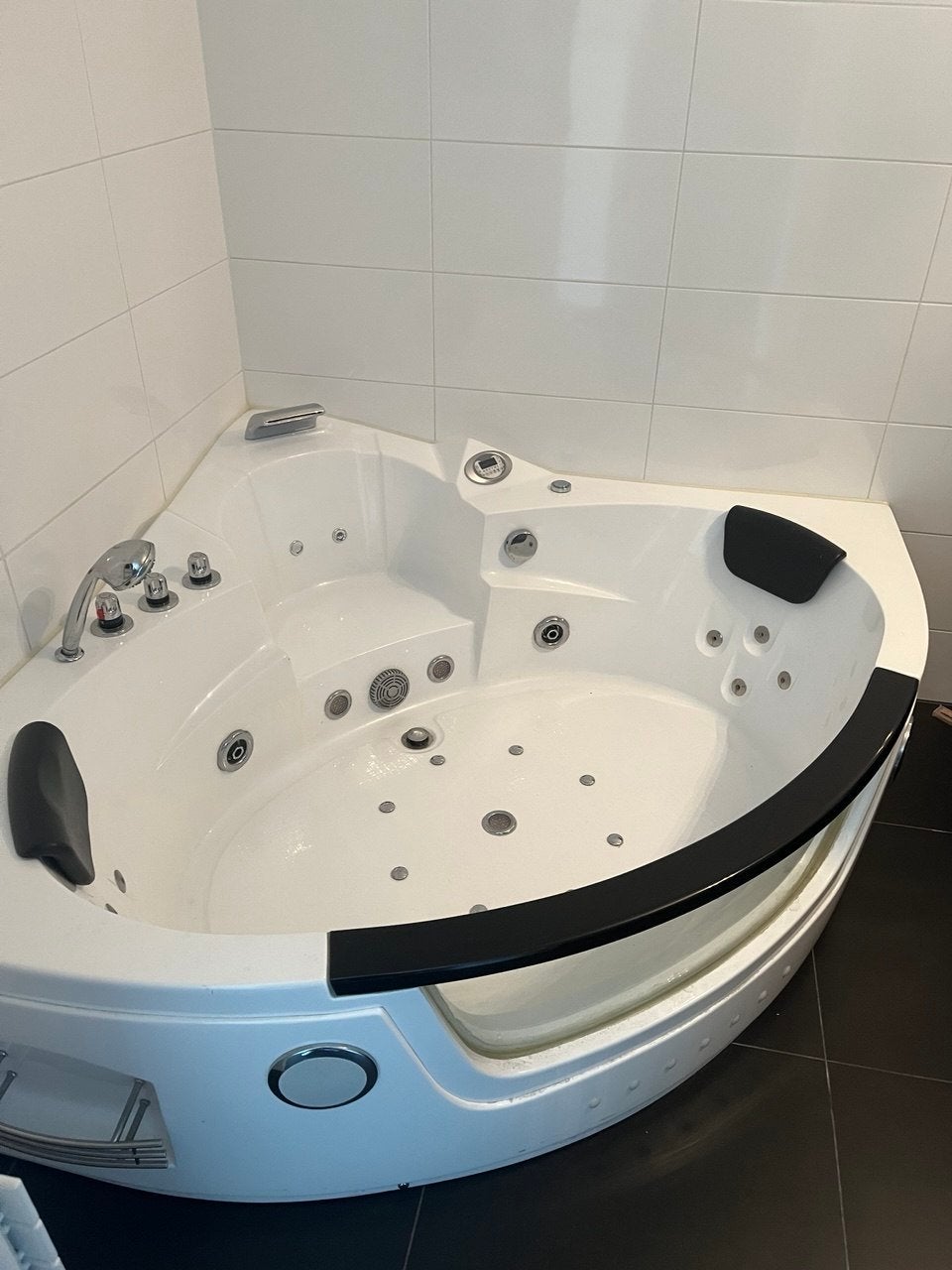Hoekbad met Jacuzzi Functie - Gebruikt, Ophalen, Gebruikt, Met bad