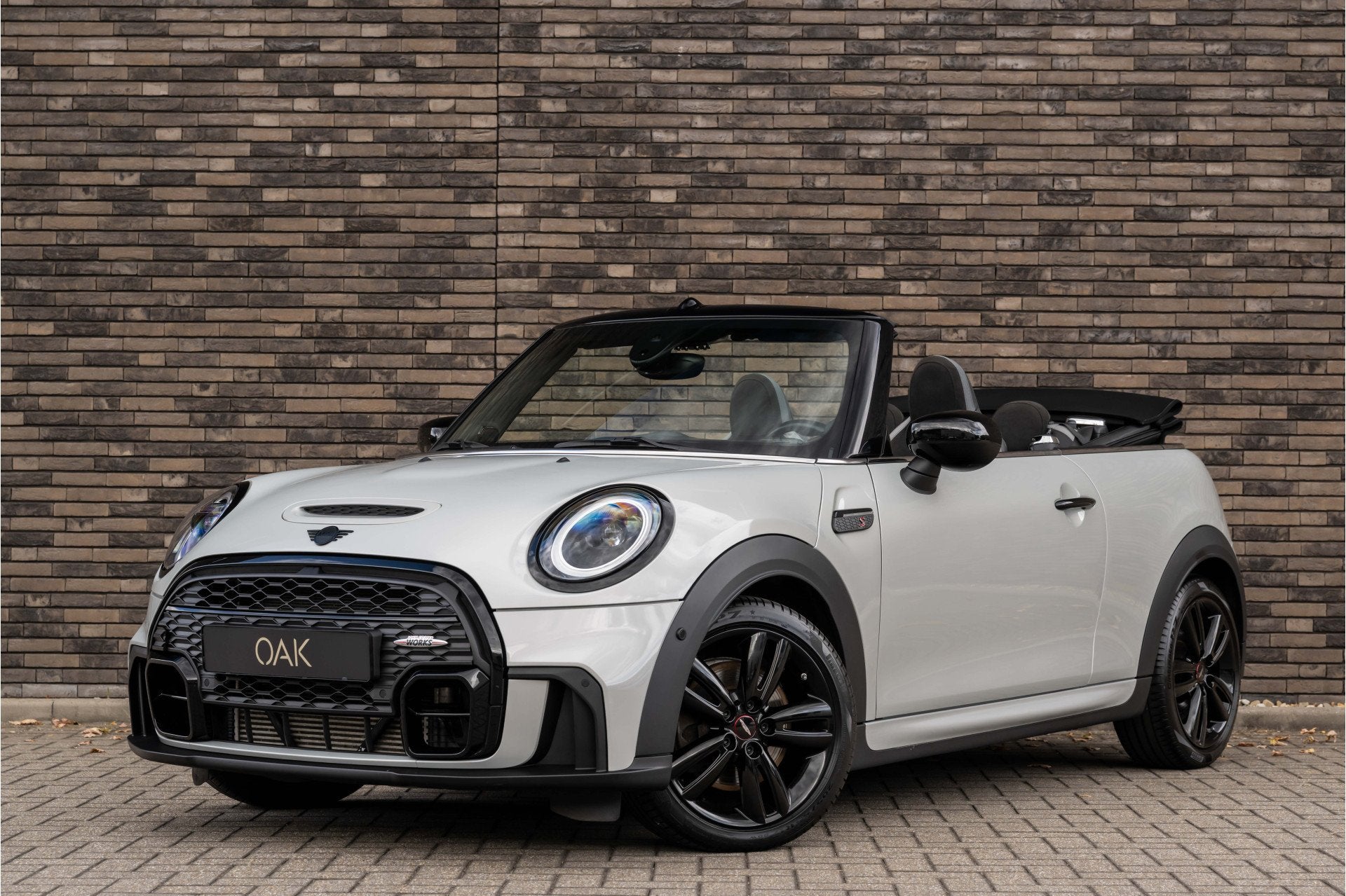 MINI Cabrio 2.0 Cooper S F1 Aut. | JCW-Trim | H&K | Head-Up, Auto's, Mini, 1300 kg, Gebruikt, Zwart, 4 cilinders