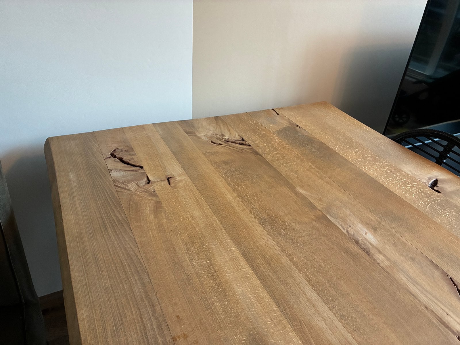 Foto 4 van Robuuste eikenhouten eettafel