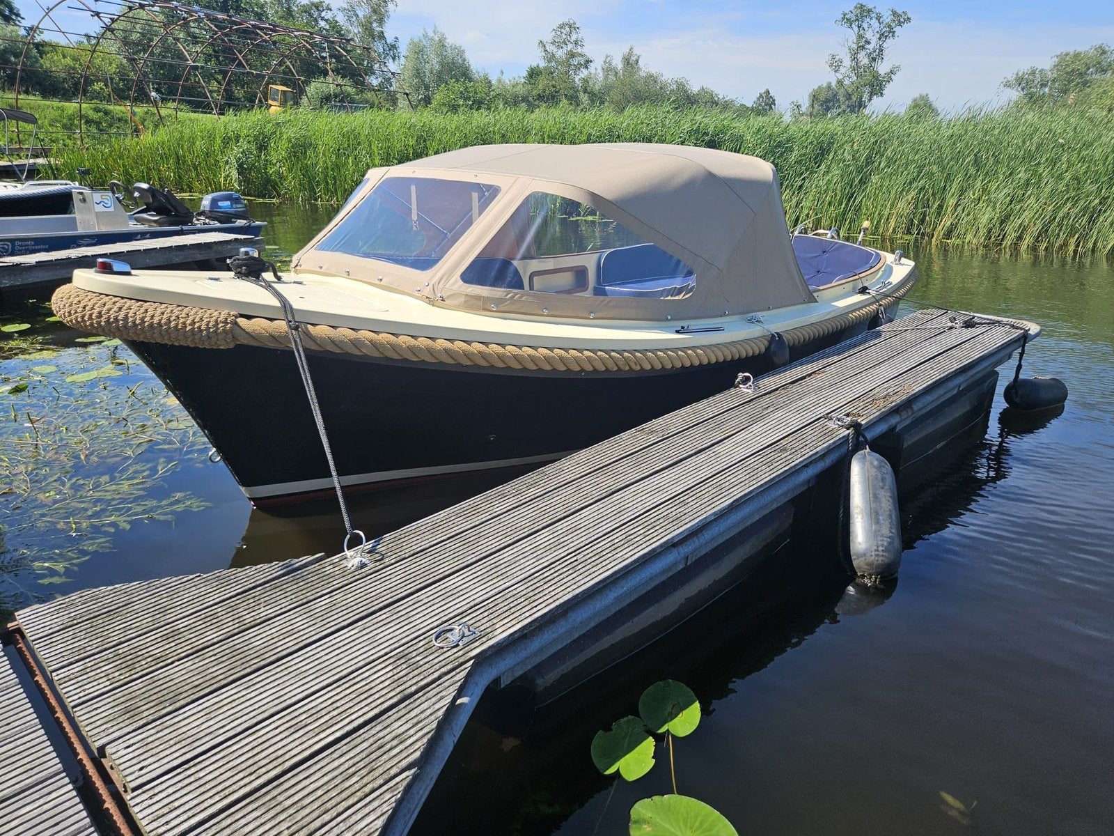 Nette Maril 570!, Watersport en Boten, Sloepen, Gebruikt, Maril, Buiskap, Elektrische start, Kabelaring, Kussenset, Rondzit, Verlichting