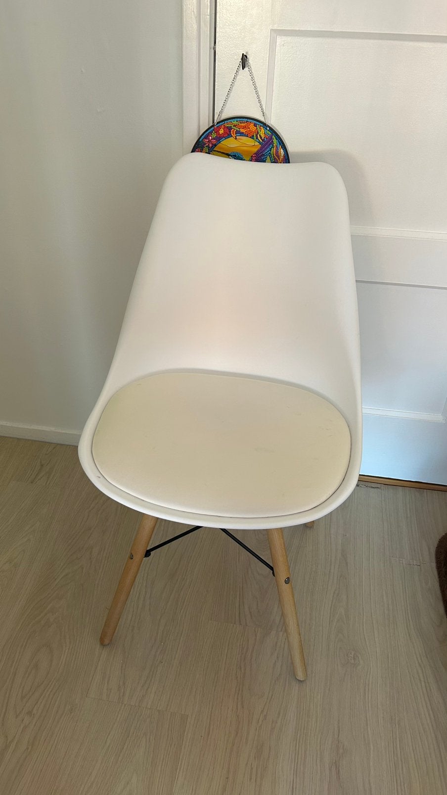 Witte stoel met houten poten, Huis en Inrichting, Ophalen, Gebruikt, Wit, Eén
