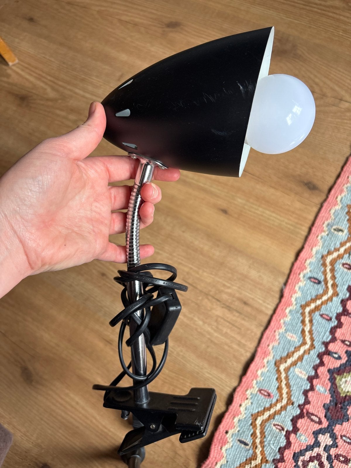 Praktisch zwart lampje met klem, ideaal voor bureau of bed, Gebruikt, Zwart, E27 (groot), Ophalen