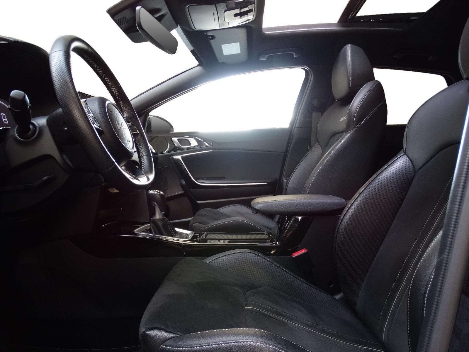 Kia ProCeed 1.5 T-GDi GT-PlusLine Panoramadak /Camera, Auto's, Voorwielaandrijving, Gebruikt, 1298 kg, Zwart