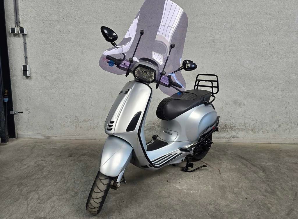 Vespa Sprint 4T Snor Lage km-stand!!, Fietsen en Brommers, Ophalen, Zo goed als nieuw, Benzine, Vespa