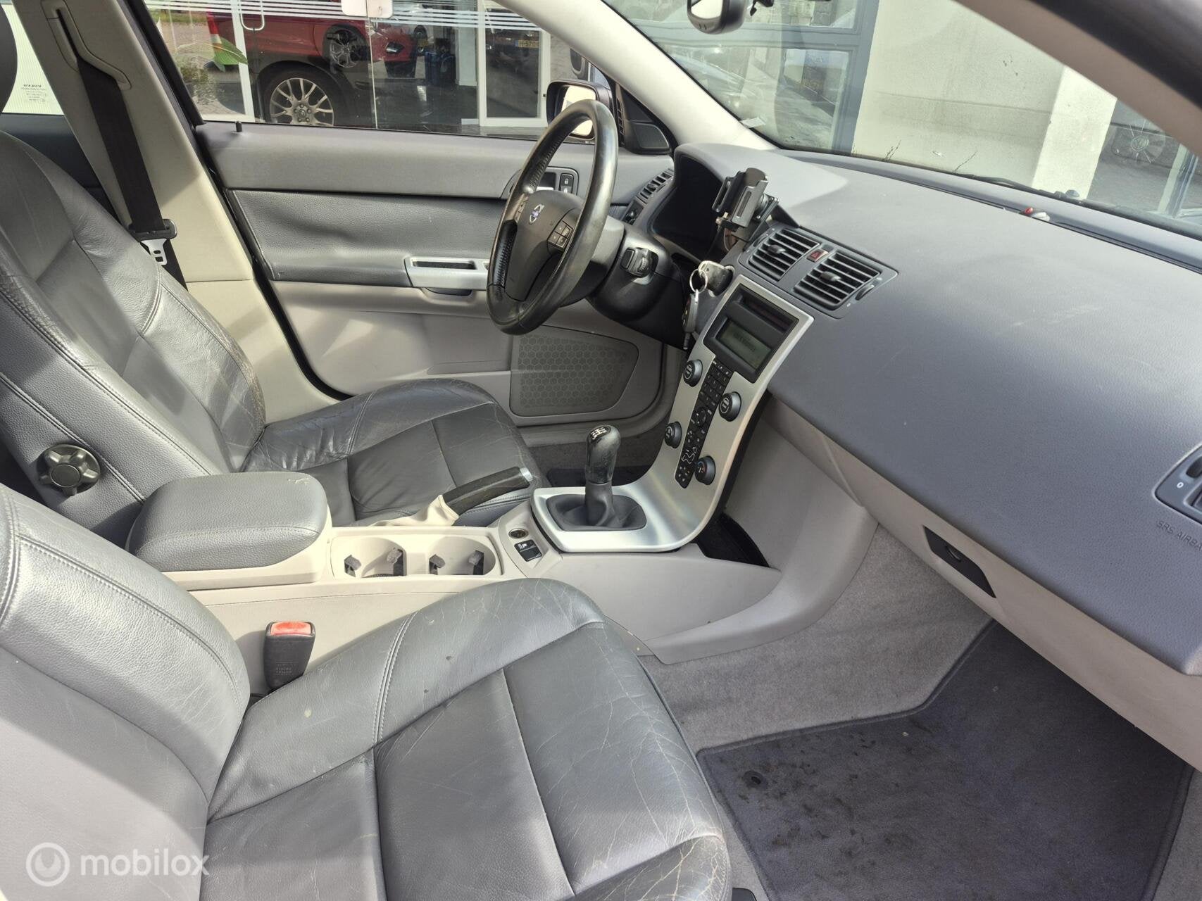 Volvo S40 2.4 Summum '06|Clima|Cruise|Xenon|Leder|Trekhaak!, Auto's, Voorwielaandrijving, 700 kg, Zwart, Sedan