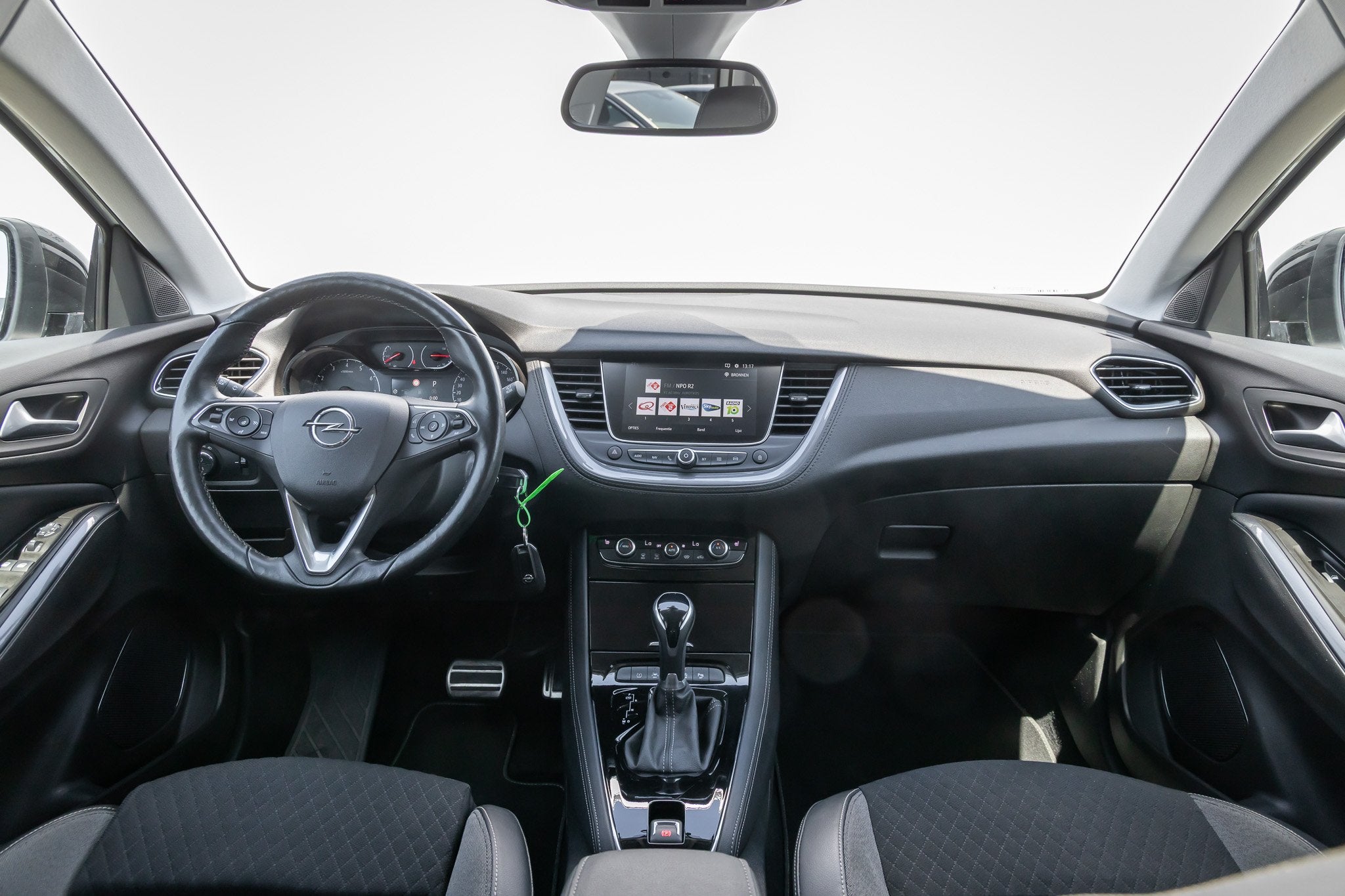 Opel Grandland X 1.2 Turbo 120 jaar edition Trekhaak | Stoel, Auto's, Gebruikt, Euro 6, 1199 cc, Automatische klimaatregeling