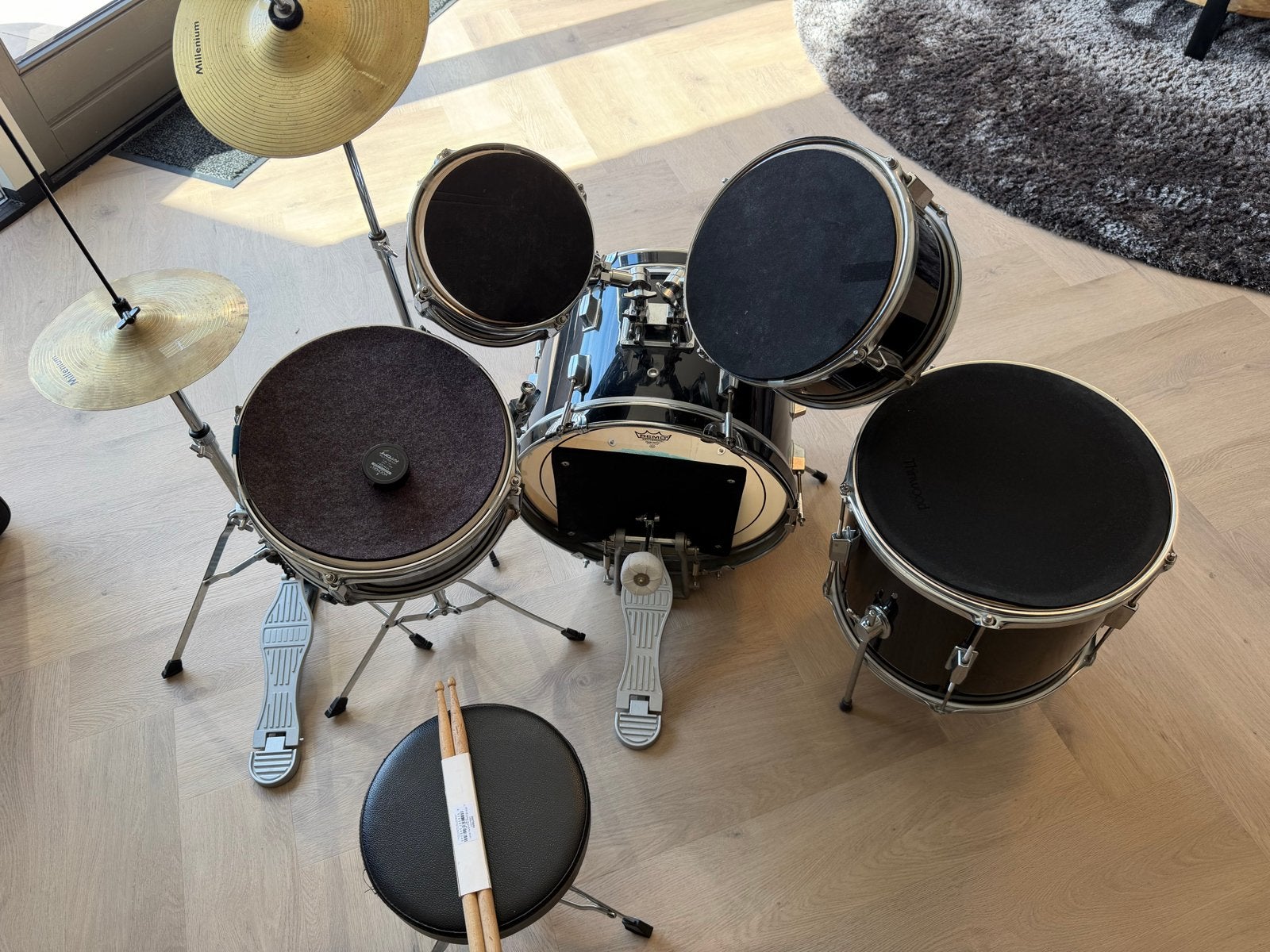 Foto 4 van Millenium drumstel junior kids met bekkens en dempers