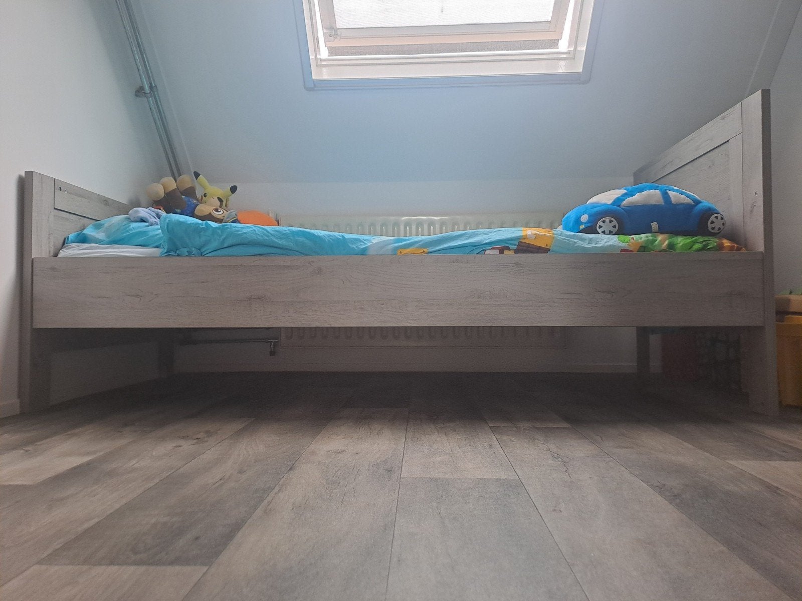 Te koop stoere kinderkamer met meegroeibed, kast en wandrek, Lattenbodem, 85 tot 100 cm, Gebruikt, Ophalen of Verzenden