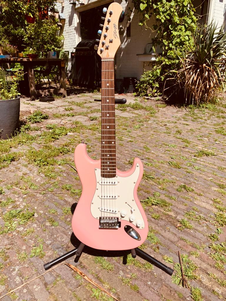 Stagg Roze Elektrische Kinder Gitaar met draagtas, Muziek en Instrumenten, Ophalen, Zo goed als nieuw, Solid body, Overige merken