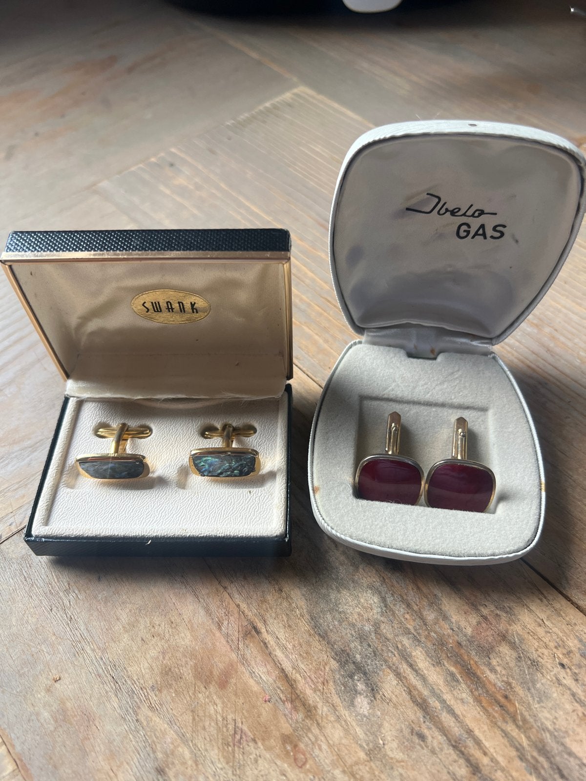 2 sets vintage manchetknopen, Swank en onbekend, in doosjes, Sieraden, Tassen en Uiterlijk, Ophalen of Verzenden, Gebruikt, Overige materialen