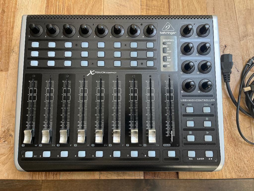 1x Behringer X-Touch Compact, Muziek en Instrumenten, Midi-apparatuur, Ophalen of Verzenden, Zo goed als nieuw