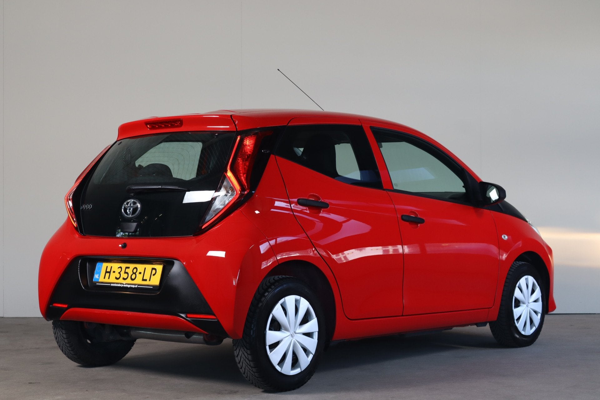 Toyota Aygo 1.0 VVT-i x-fun NL-Auto! Airco I Led dagrijverli, Auto's, Stof, Gebruikt, Euro 6, 4 stoelen