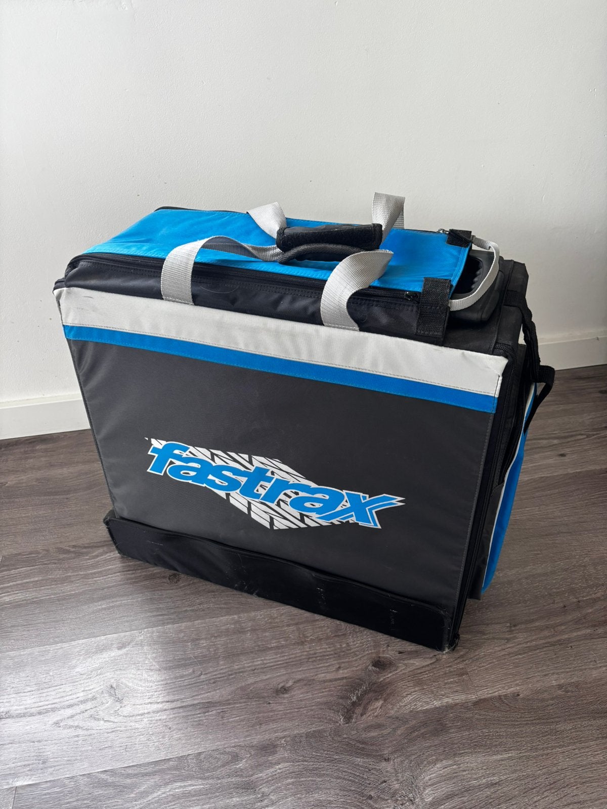 Fast trax rc tas., Hobby en Vrije tijd, Modelbouw | Radiografisch | Auto's, Ophalen, Gebruikt