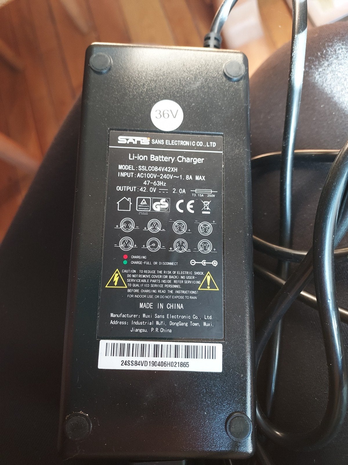 Originele SANS E-Bike Acculader 42V 2A — Universeel (4-pins), Zo goed als nieuw