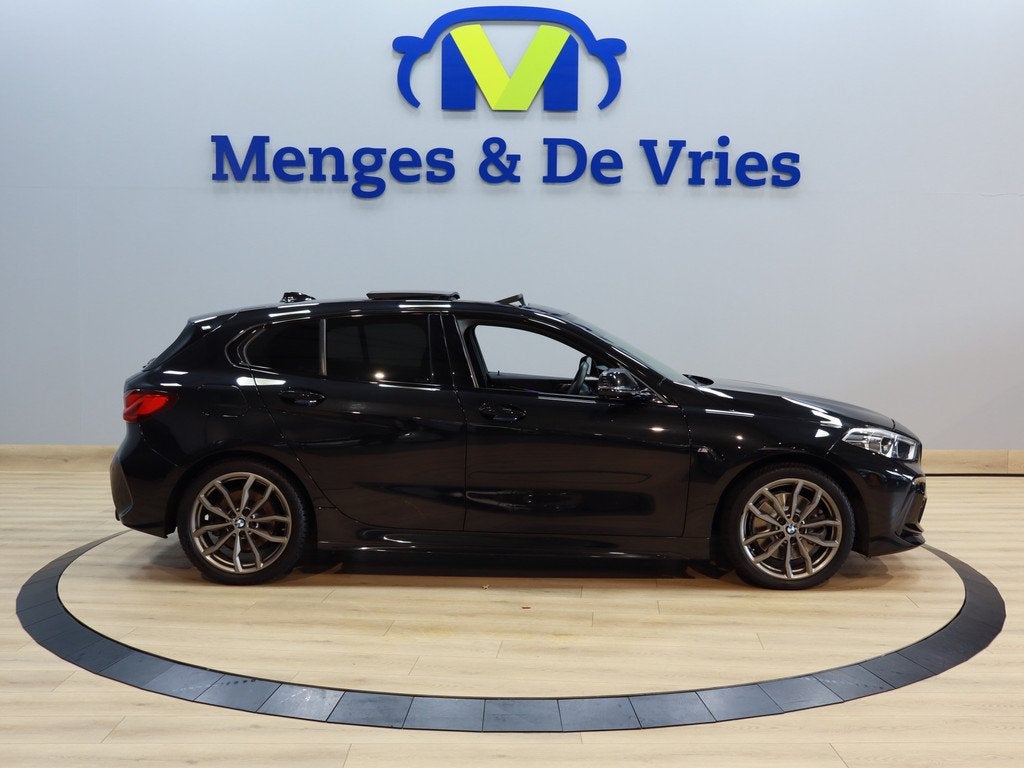 BMW 1-serie 120i M Sport Airco ECC | Panorama | Sfeer | Crui, 730 kg, Gebruikt, 4 cilinders, 179 pk
