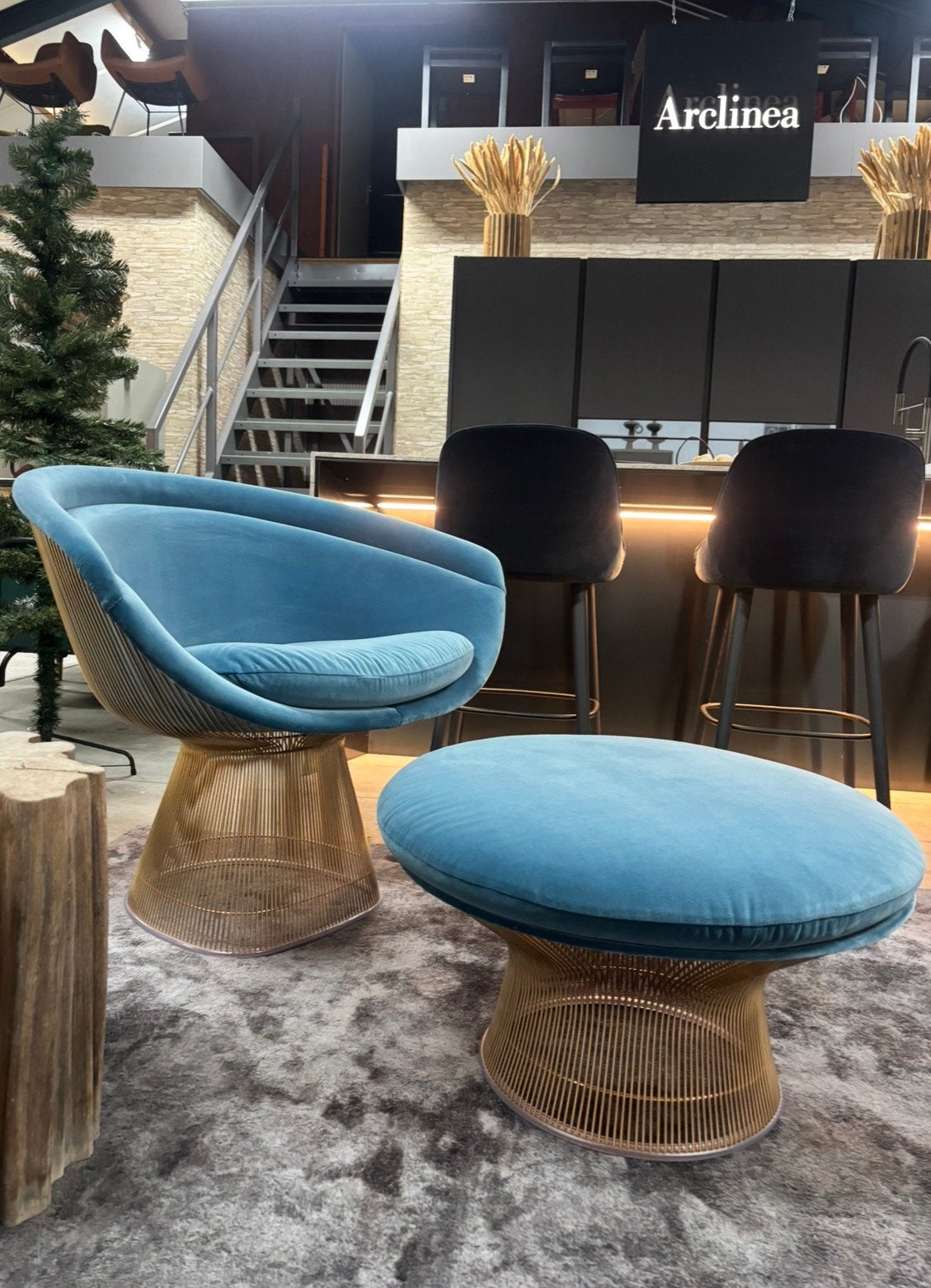 Foto 3 van Knoll warren Platner Lounge chair + stool original 18K gold