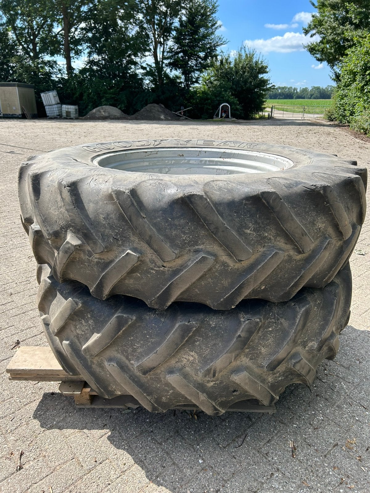Massey Ferguson velgen met banden, Ophalen