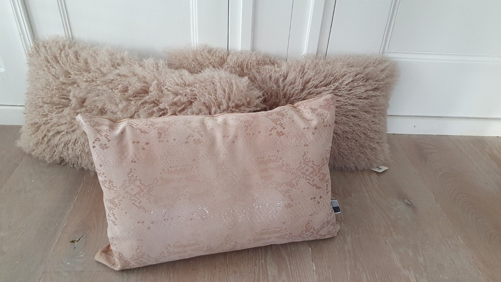 NIEUWE sierkussens: 2x angora taupe, 1x taupe slangenprint, Ophalen of Verzenden, Nieuw, Vierkant