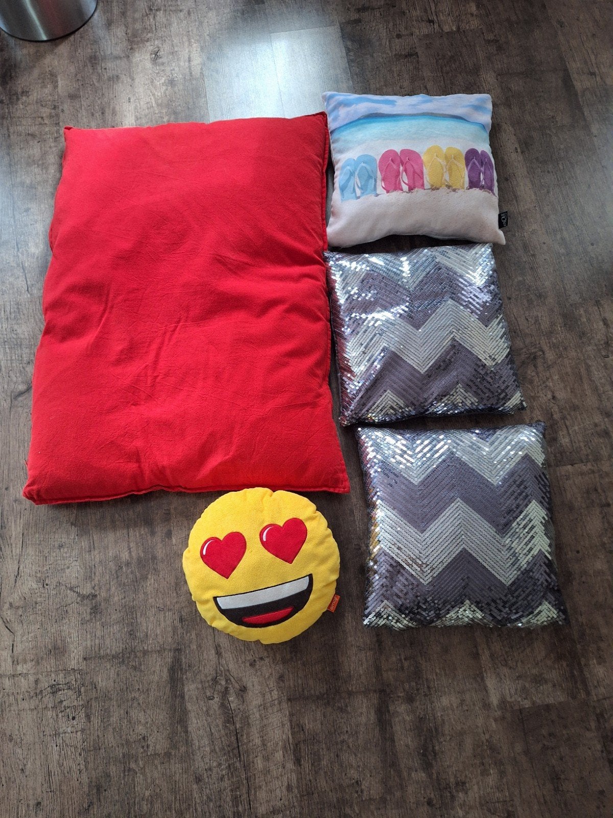 Diverse kussens: rood, strand, pailletten en emoji, Ophalen, Overige merken, Gebruikt, Meerkleurig