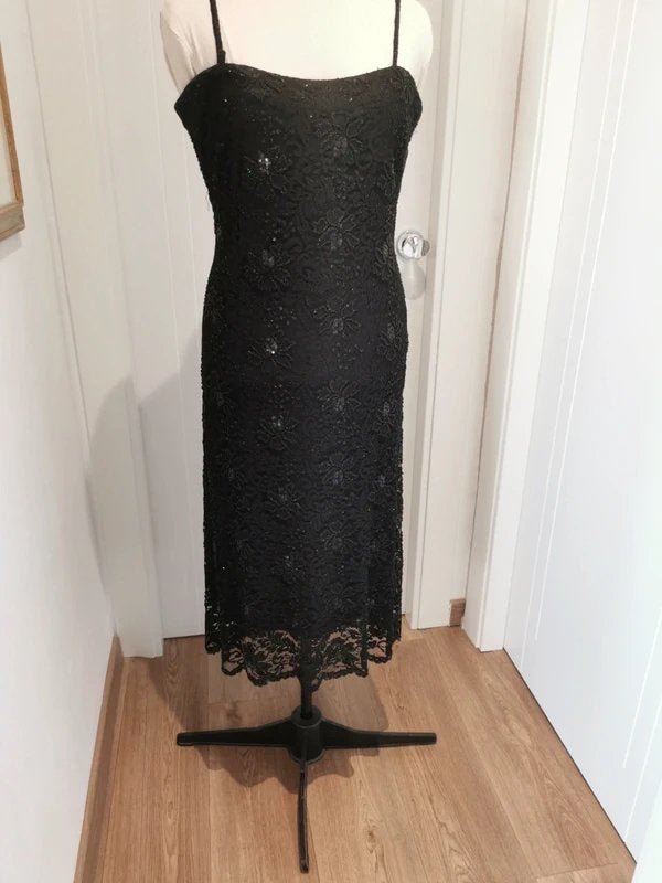 Phase Eight zwarte slanke jurk kant bezet met kraaltjes 40, Kleding | Dames, Maat 38/40 (M), Verzenden, Zwart, Zo goed als nieuw