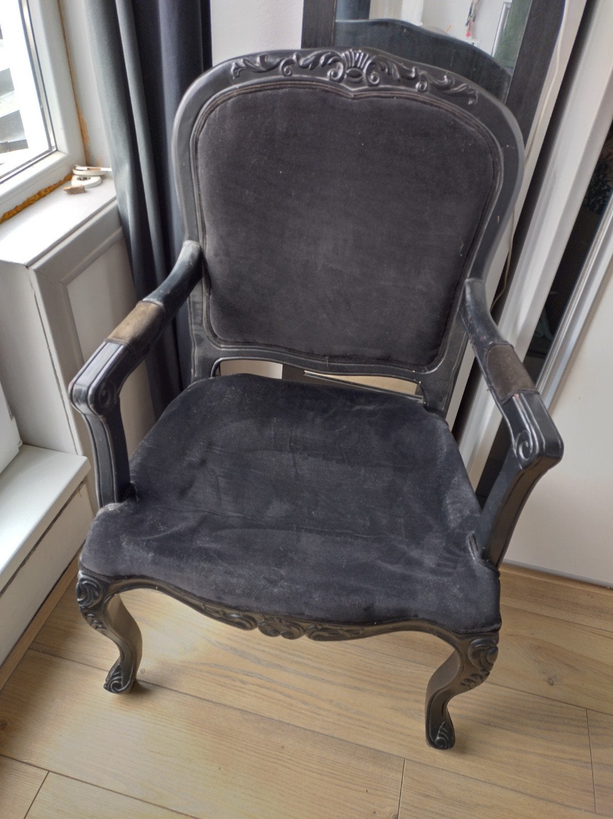 Barok fauteuil met snijwerk, Ophalen