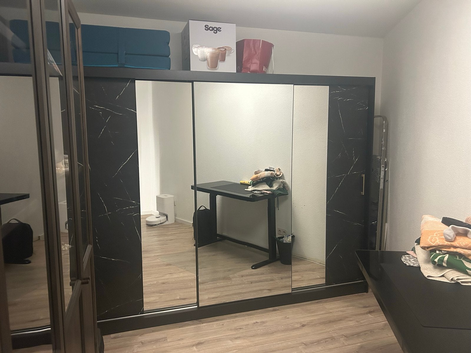 Mandalin Kledingkast met spiegel - Zwart - 250x62x200 cm, Ophalen, 200 cm of meer, Zo goed als nieuw, Overige houtsoorten
