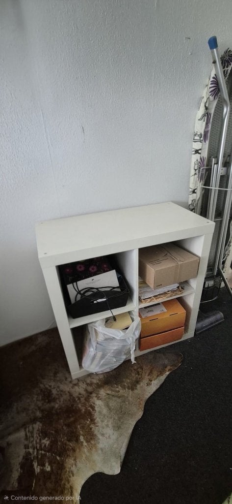 White 2x2 cube shelving unit / Kallax style, Ophalen, Met plank(en), Gebruikt, 50 tot 100 cm