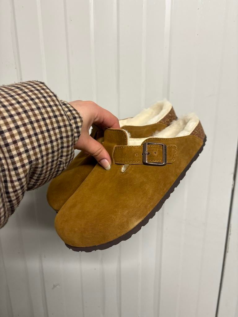 Birkenstock Boston Clogs - Bruin Suède met Bontvoering, Ophalen of Verzenden, Zo goed als nieuw, Bruin, Instappers