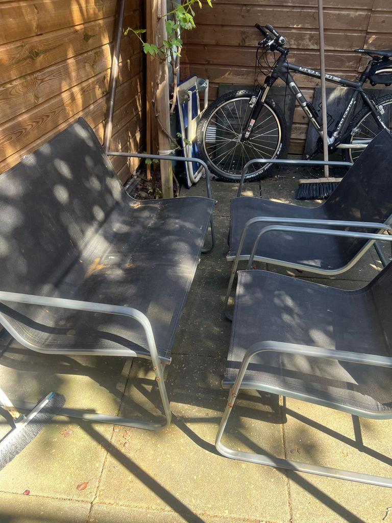 Tuinset met bankje en 2 stoelen, grijs, Tuin en Terras, Tuinsets en Loungesets, Ophalen, 4 zitplaatsen, Textileen, Zo goed als nieuw