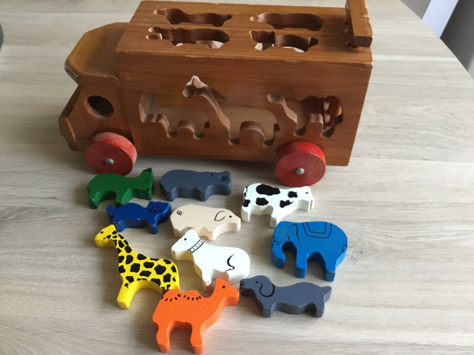 Houten sorteerwagen met dierenfiguren., Ophalen of Verzenden, Zo goed als nieuw, Overige typen