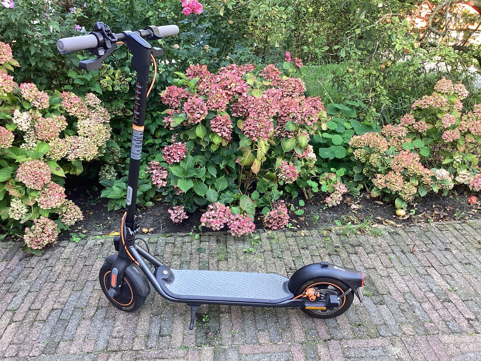Segway Ninebot ES2 elecktriche step- 817 km - incl oplader, Fietsen en Brommers, Steps, Ophalen of Verzenden, Zo goed als nieuw