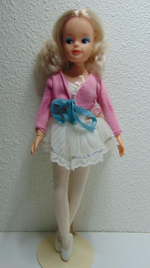 Sindy vintage Ballerina Barbie pop  witte tutu, Verzamelen, Poppen, Ophalen of Verzenden, Gebruikt, Pop