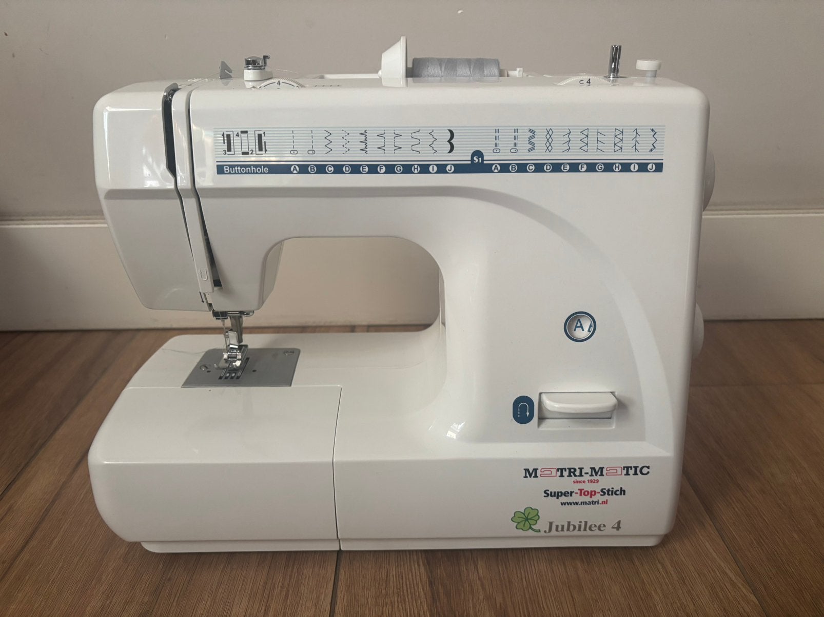 Naaimachine Jubilee 4, Hobby en Vrije tijd, Naaimachines en Toebehoren, Ophalen, Zo goed als nieuw, Naaimachine, Overige merken
