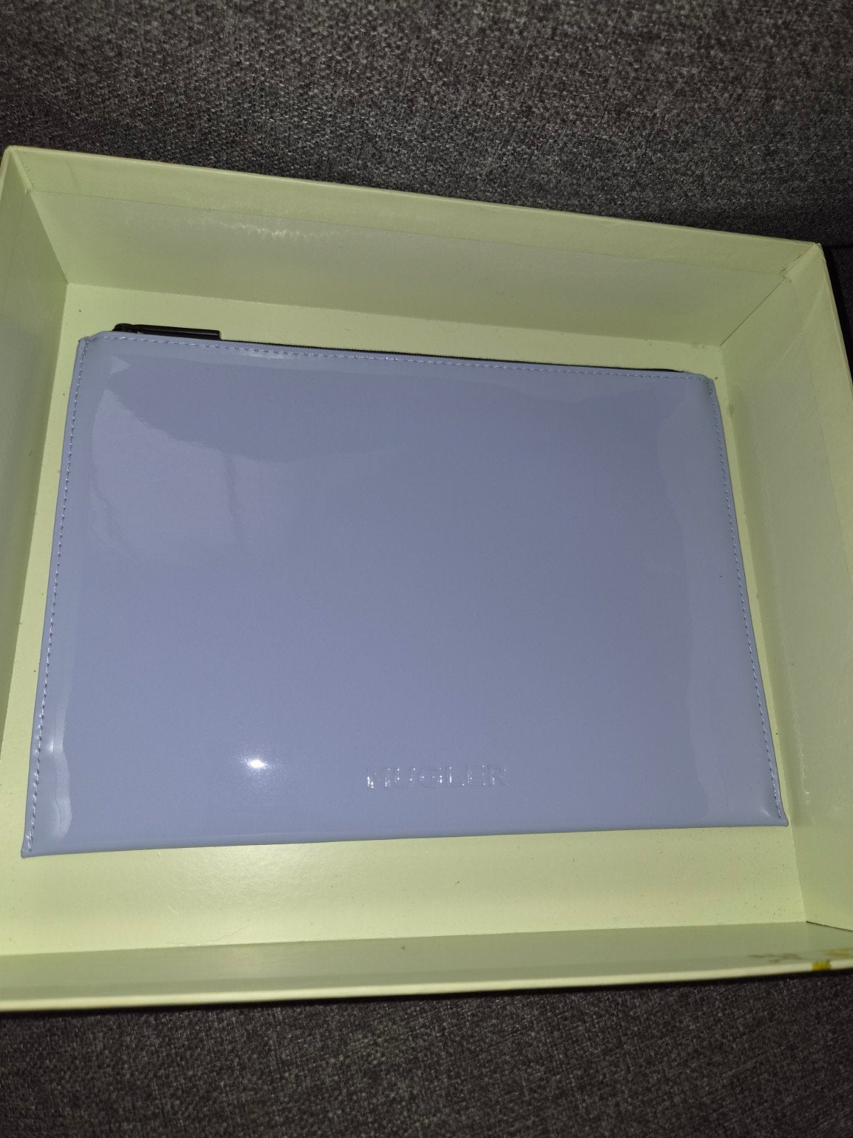 Thierry Mugler make up tas toilettas lichtblauw lak, Ophalen of Verzenden, Nieuw, Blauw, Dame