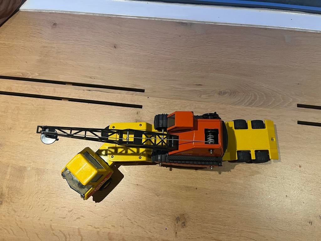 Tonka dieplader met kraan - Vintage speelgoed, Kinderen en Baby's, Speelgoed | Speelgoedvoertuigen, Gebruikt, Ophalen