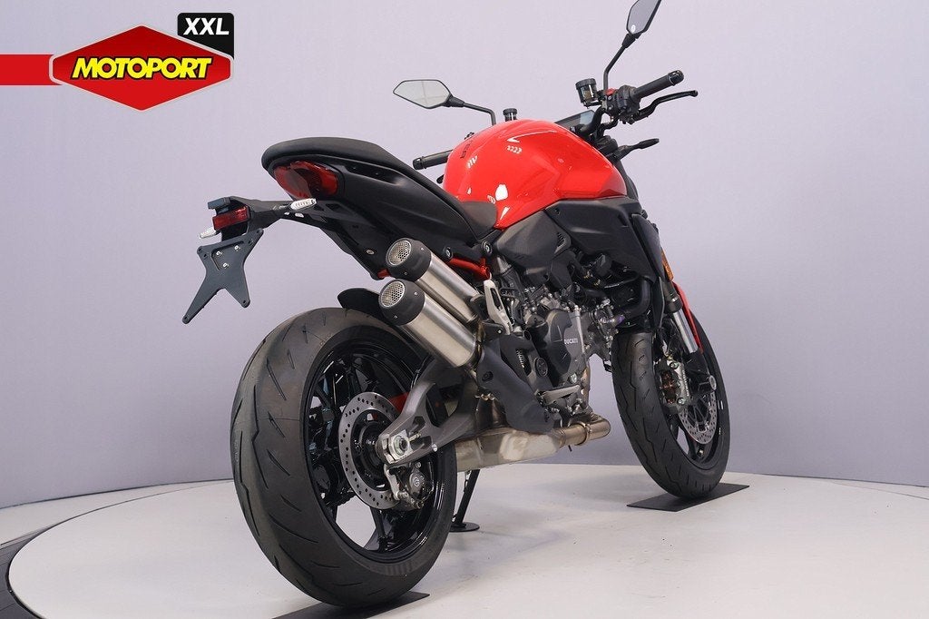Ducati Monster, Bedrijf, Naked bike