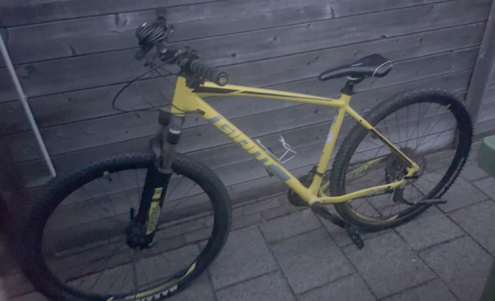 Gezocht gele mountainbike merk Giant in de buurt van Hoeven, Fietsen en Brommers, Ophalen, Gebruikt, Giant