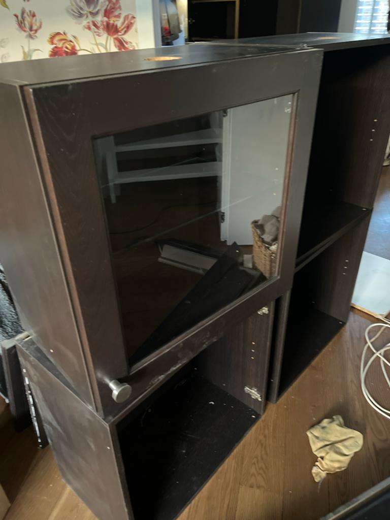 Donkerbruine kast met glazen deur en planken, Huis en Inrichting, Ophalen of Verzenden, Zo goed als nieuw