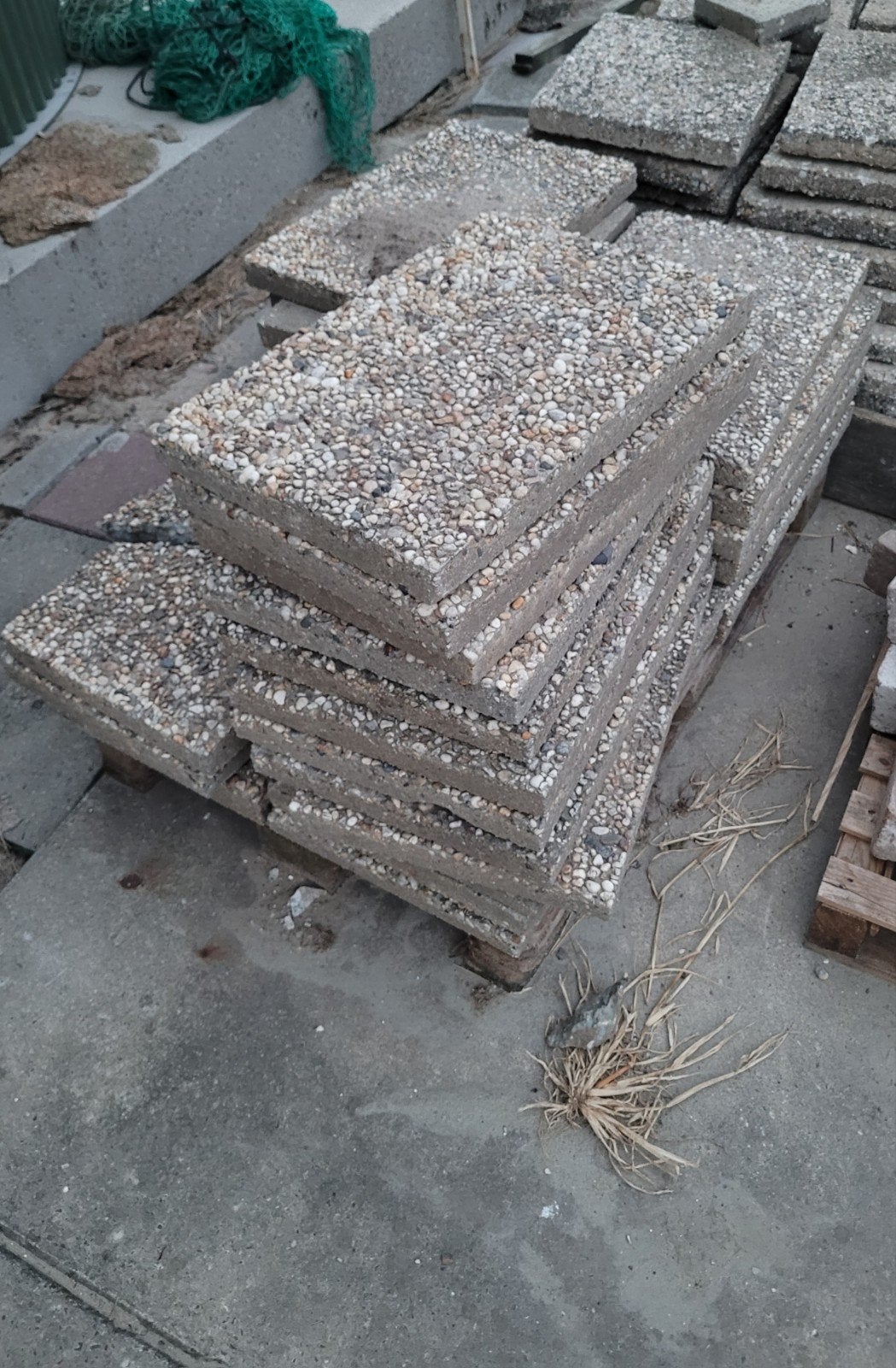 Gratis! tegels grind tegels beton tegels, Ophalen, Gebruikt, Beton, Terrastegels