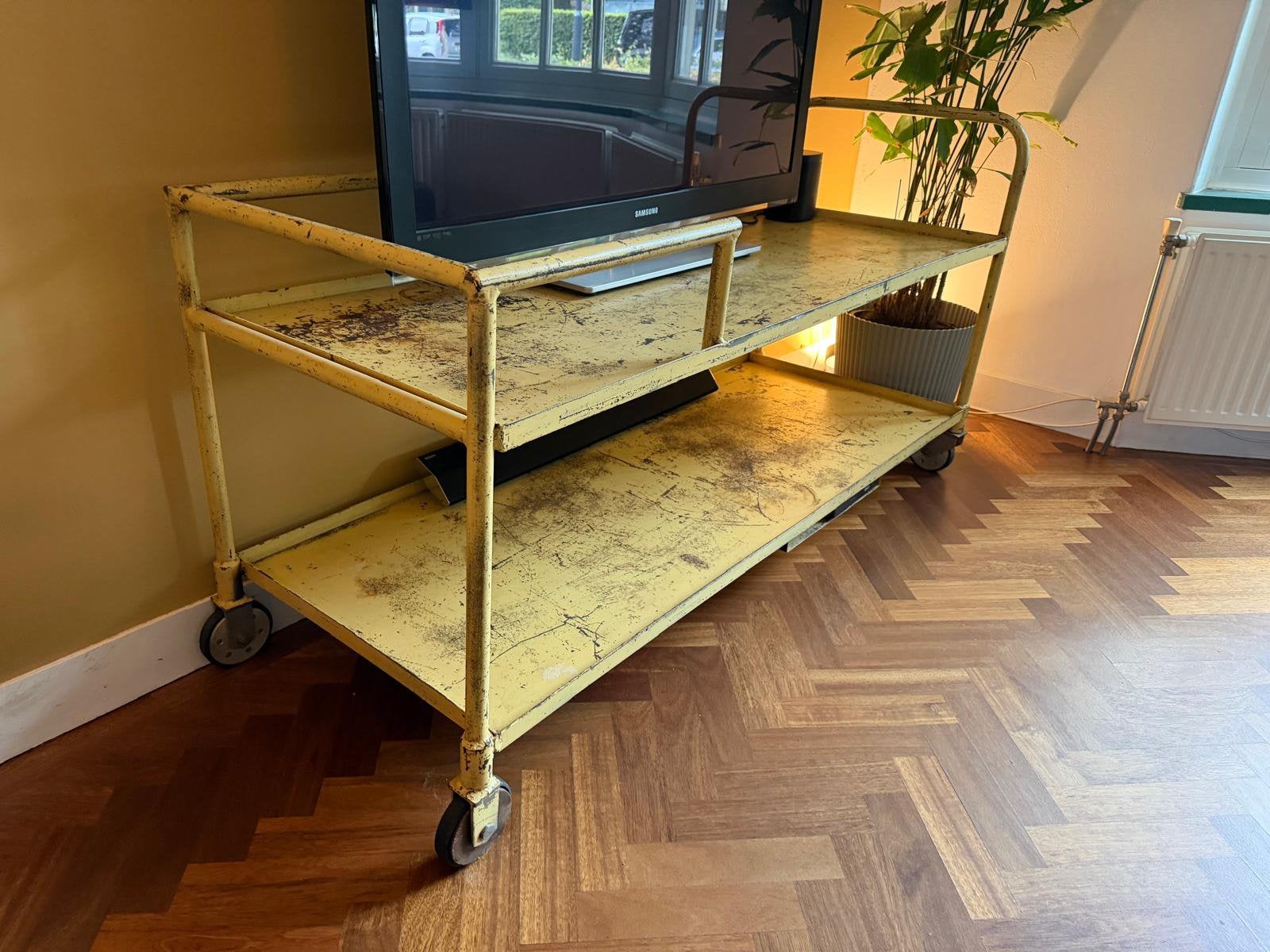 Tv meubel industriële trolley, Ophalen, 50 tot 100 cm, Zo goed als nieuw, Minder dan 100 cm