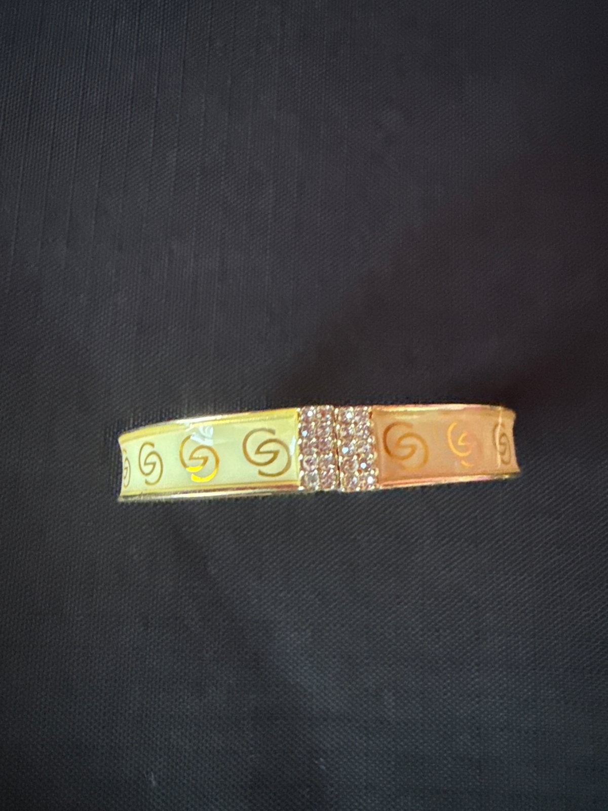 Gouden Armband met Strass en Magnetische Sluiting, Overige materialen, Verzenden, Zo goed als nieuw, Goud