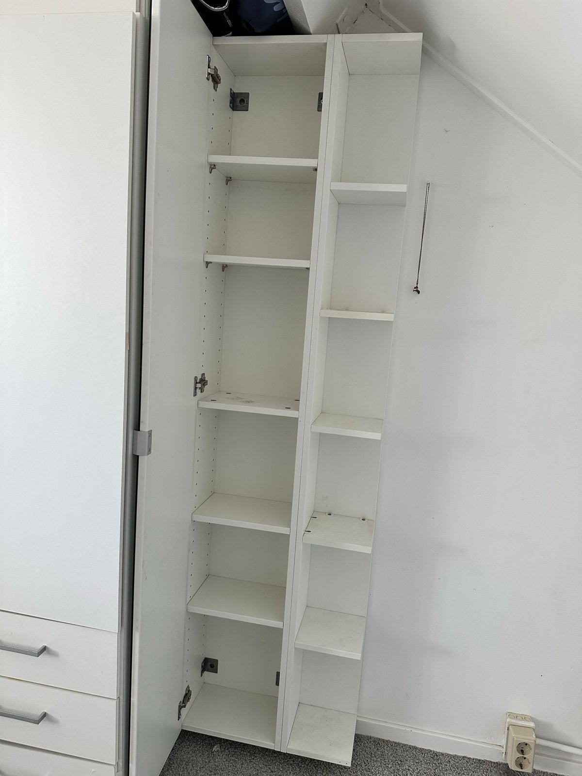 Smalle witte kast met spiegel en planken, Huis en Inrichting, Ophalen, Minder dan 50 cm, Gebruikt, 200 cm of meer