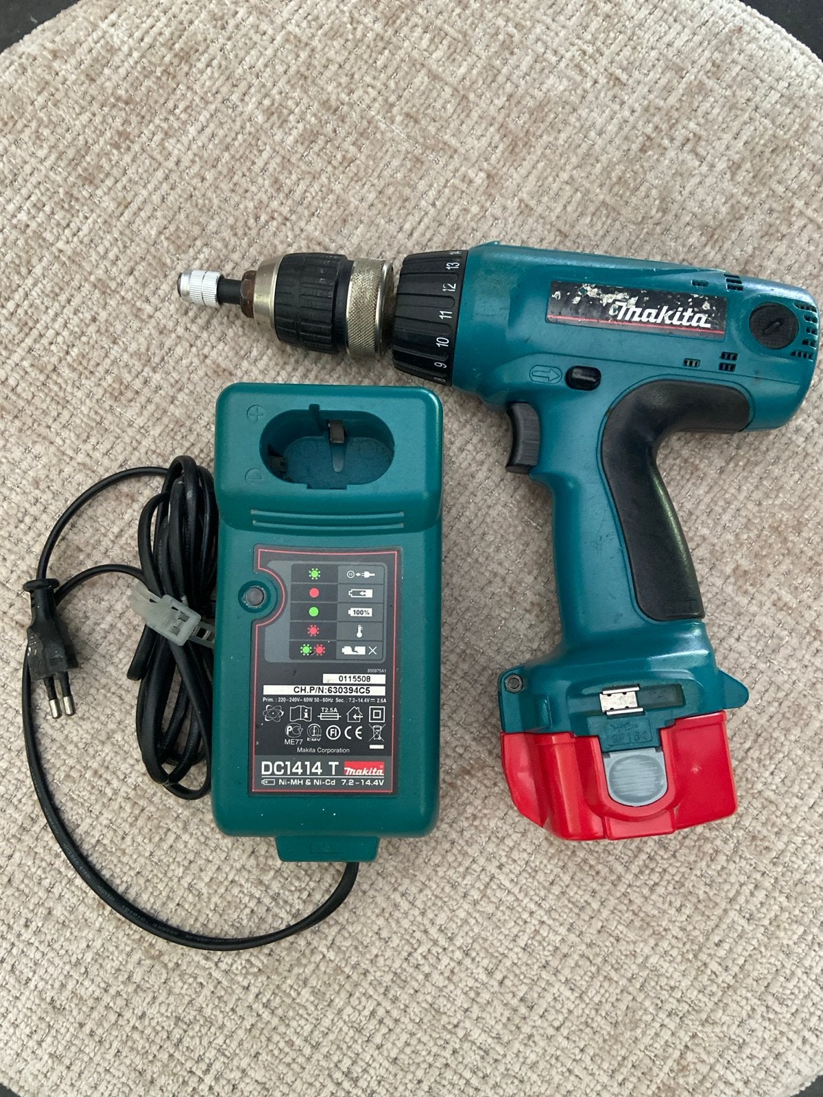 Makita Boormachine met lader en accu (Gebruikt), Doe-het-zelf en Verbouw, Gereedschap | Boormachines, Boormachine, Gebruikt, Variabele snelheid