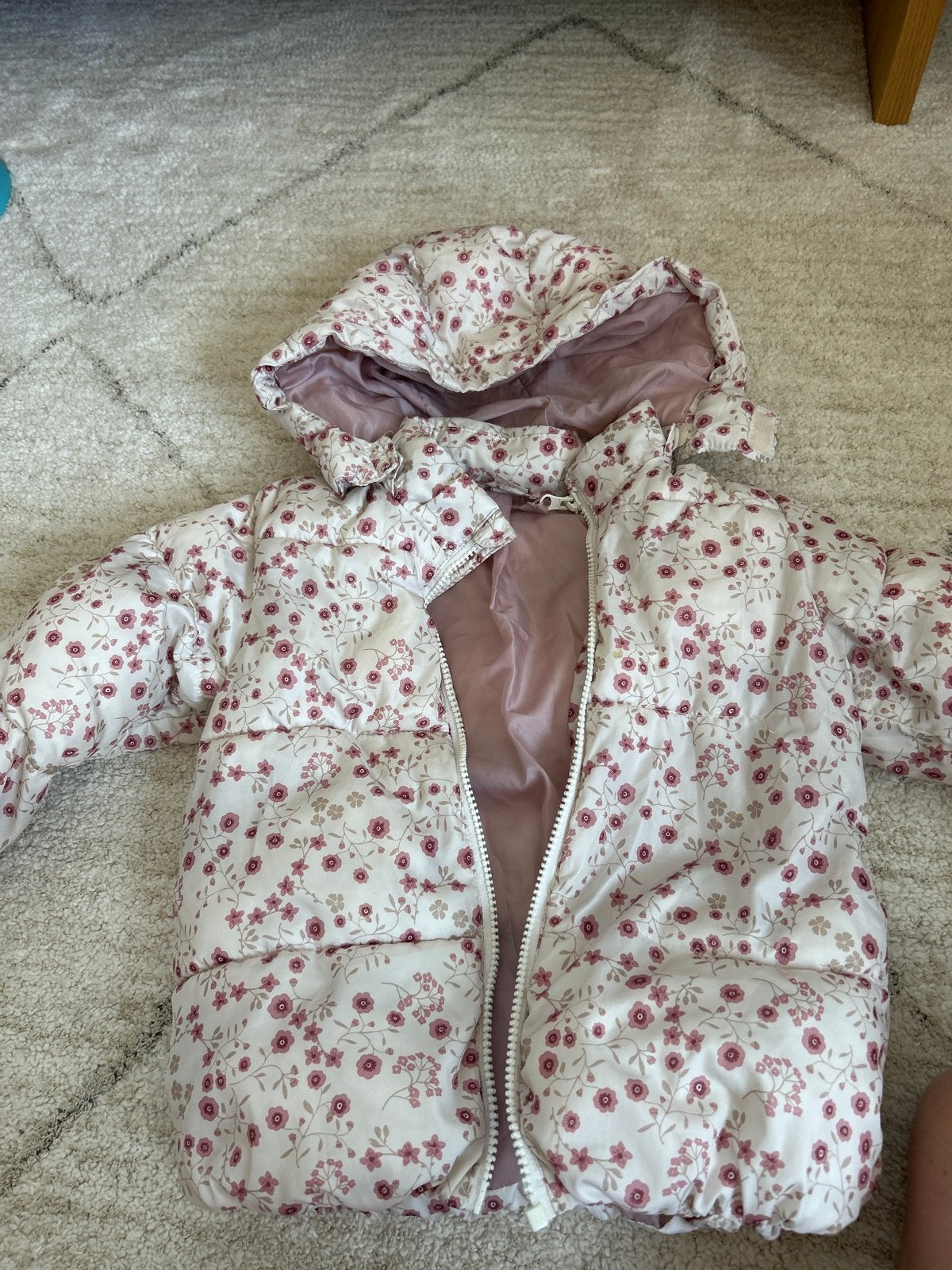H&M Bloemenprint puffer jack Maat 104, Ophalen of Verzenden, Gebruikt, Meisje