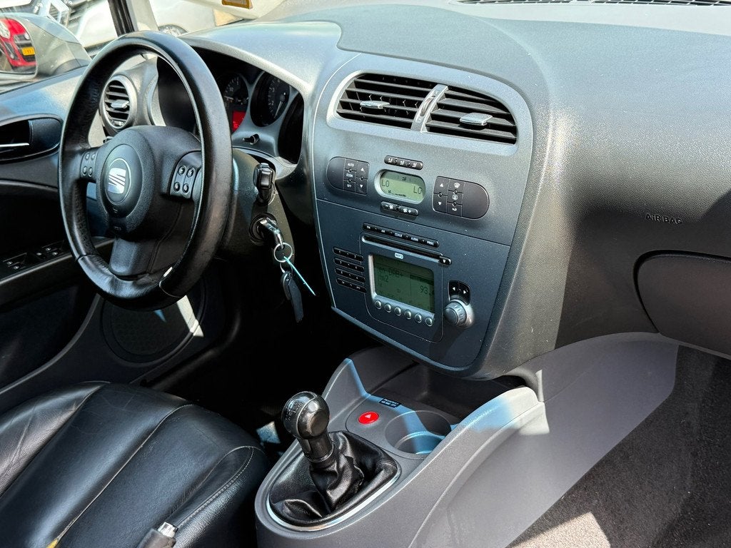 Seat Leon 1.6 Stylance Airco Cruise Trekhaak 5D Nieuwe Apk, Auto's, Seat, Stof, Gebruikt, 4 cilinders, Euro 4